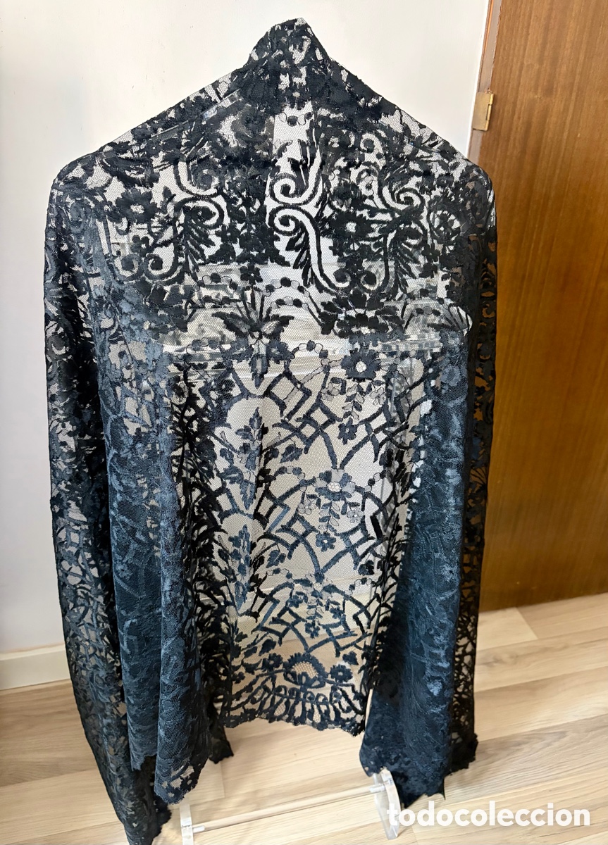 Antig&uuml;edades: Mantilla negra tradicional grande encaje floral