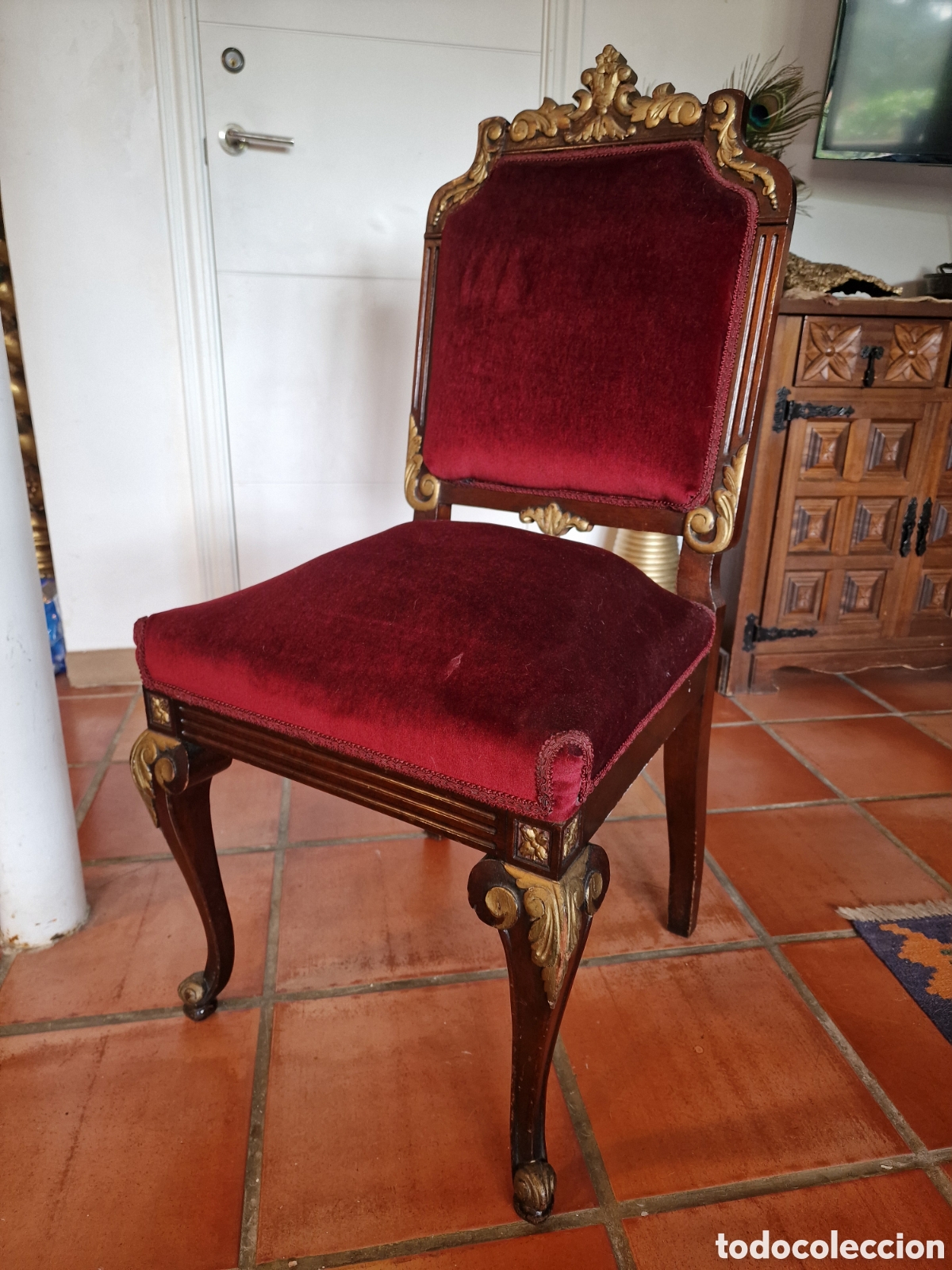 Antig&uuml;edades: Silla antigua estilo Luis XV con terciopelo burdeos