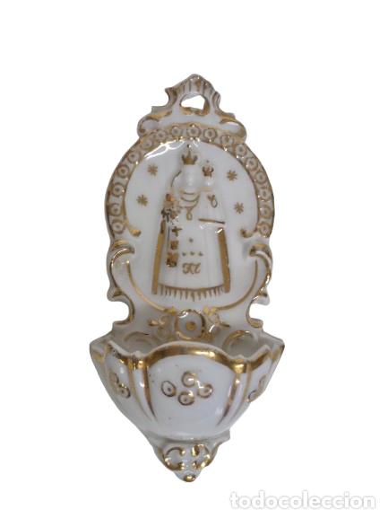 Antig&uuml;edades: Benditera Isabelina - Virgen del Rosario (Roser) - Porcelana Sobredorada - S. XIX