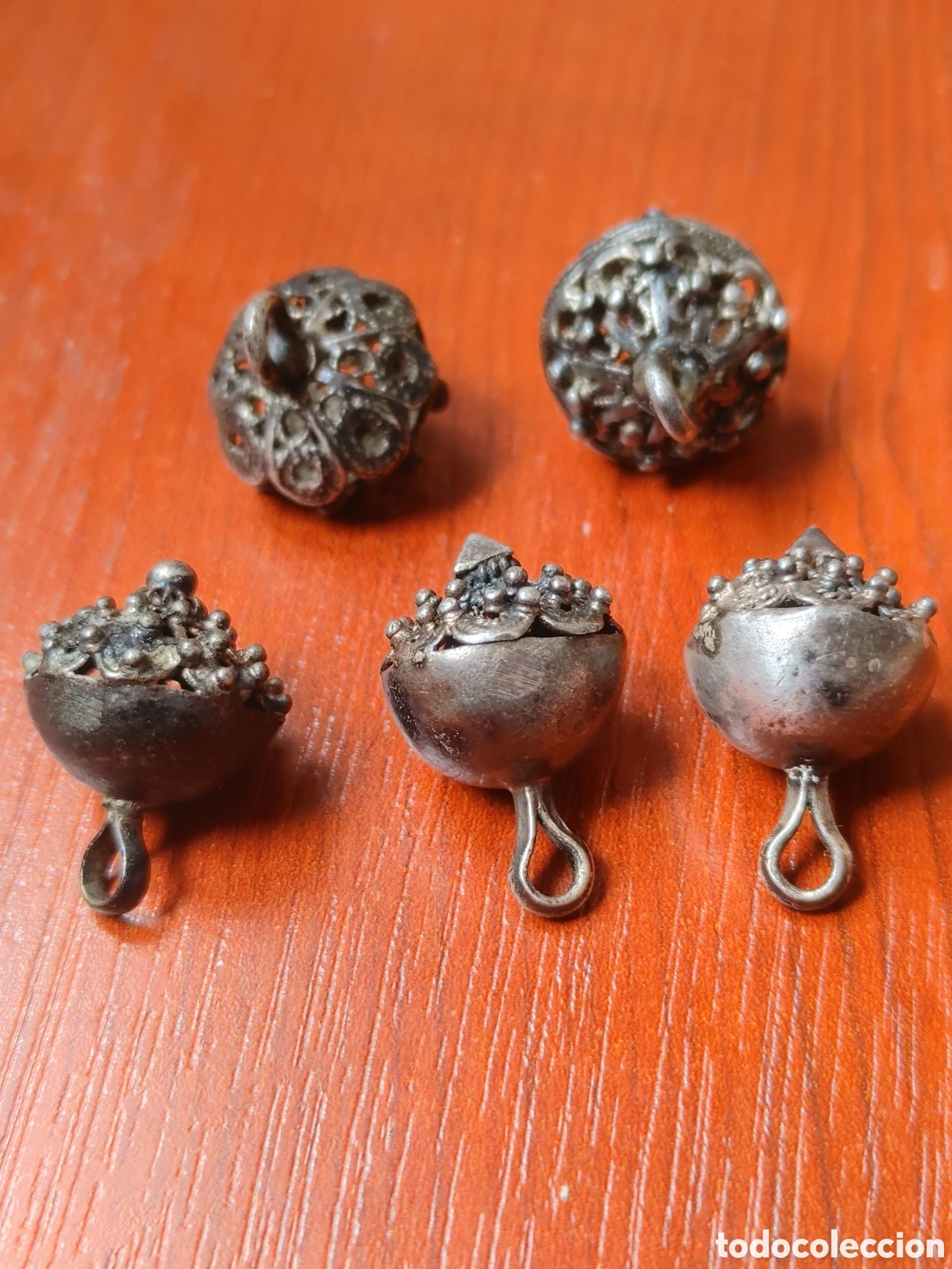 Antig&uuml;edades: Cinco antiguos botones populares de plata. - Foto 4