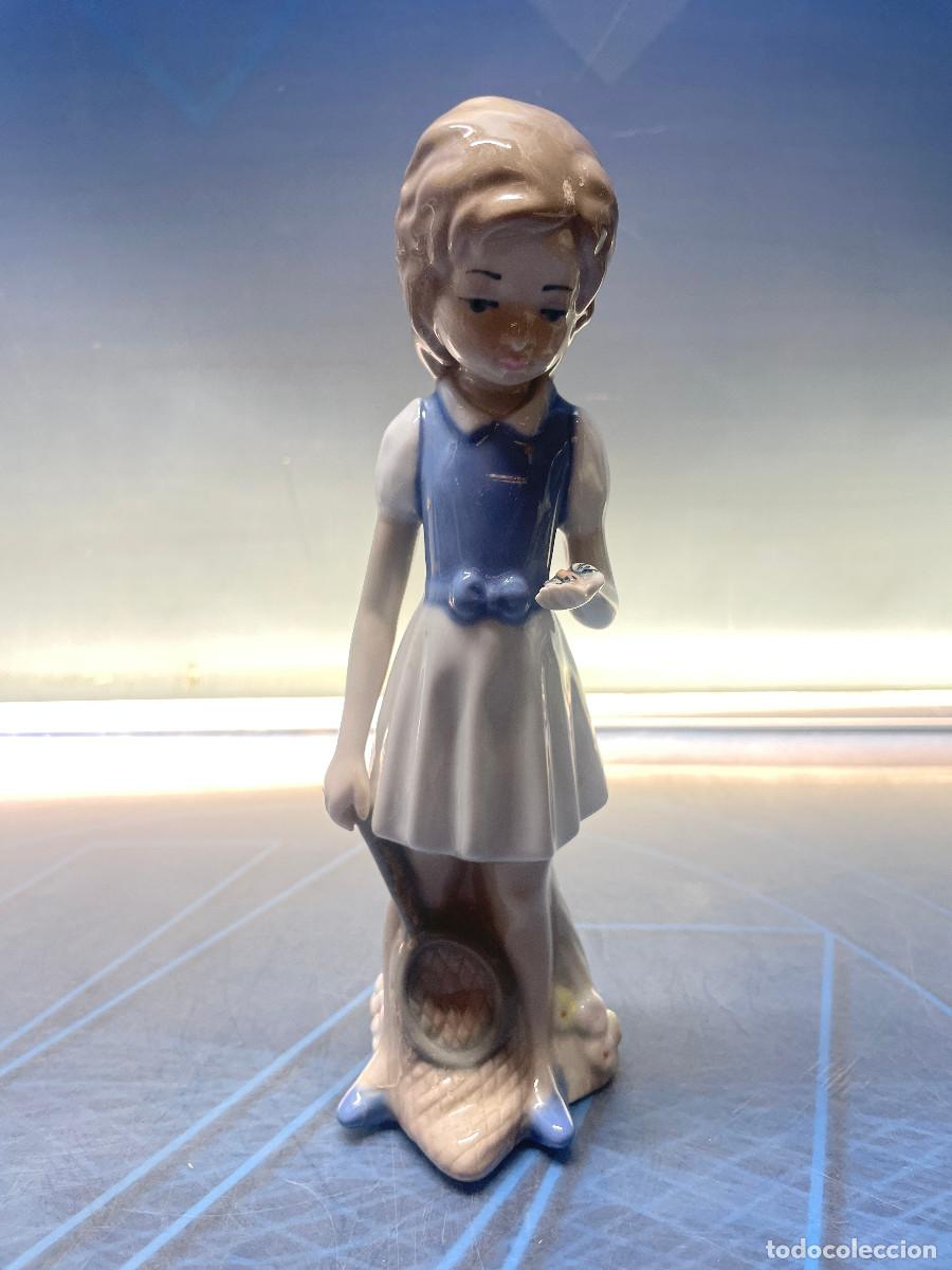 Antig&uuml;edades: ni&ntilde;a con mariposa porcelana casades