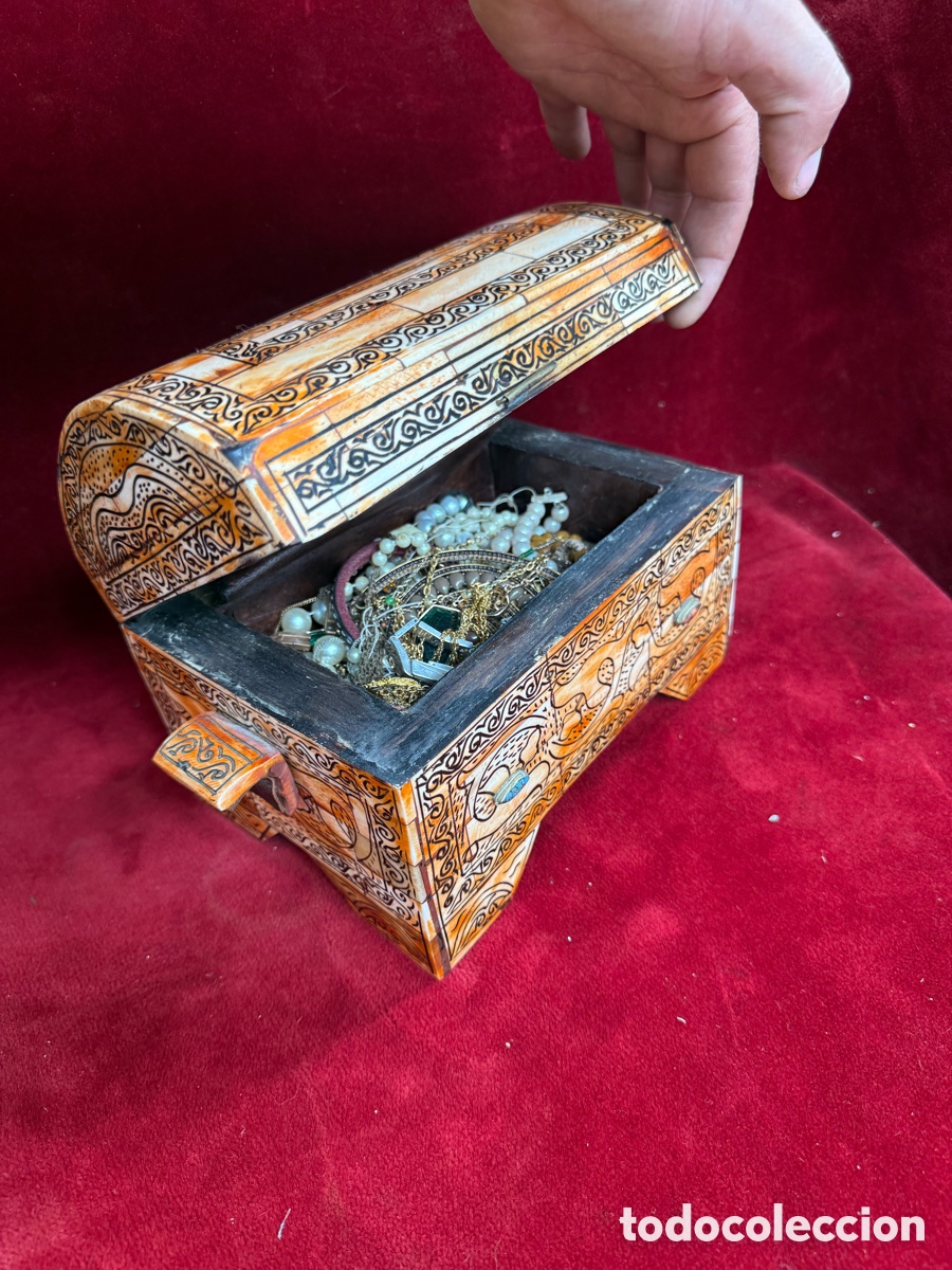 Antig&uuml;edades: Precioso cofre antiguo hecho de hueso y piedras semipreciosas!