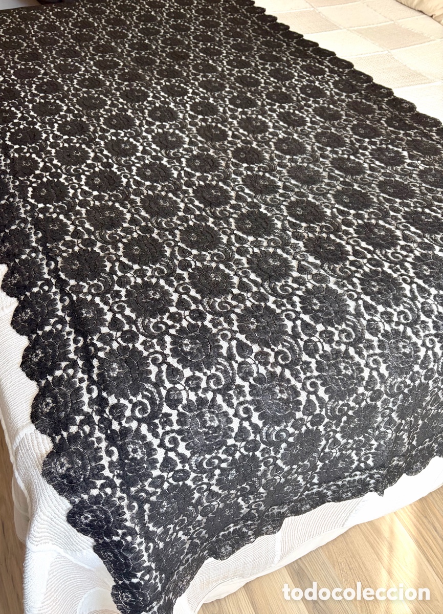 Antig&uuml;edades: Mantilla negra de encaje - Foto 3