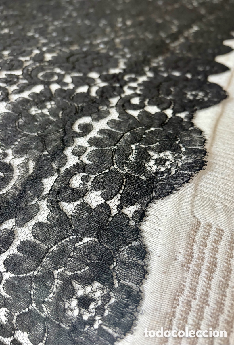 Antig&uuml;edades: Mantilla negra de encaje - Foto 4