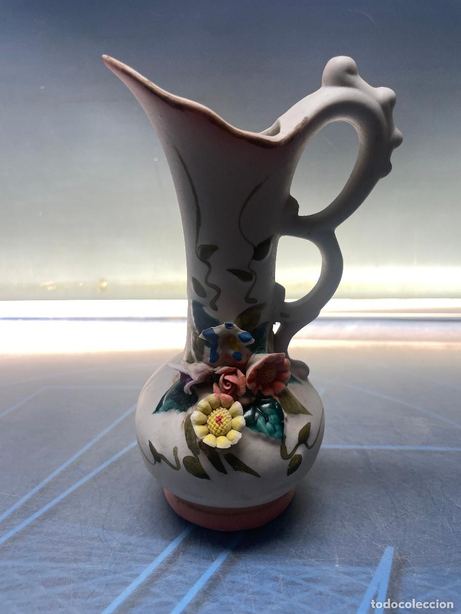 Antig&uuml;edades: peque&ntilde;a jarra porcelana sin firma