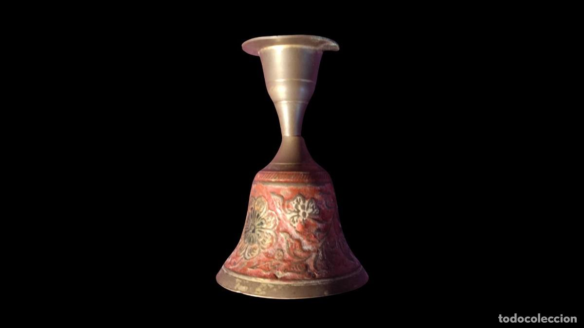 Antig&uuml;edades: CAMPANA DE COBRE VINTAGE CON GRABADOS FLORALES - PIEZA DECORATIVA Y DE COLECCIONISTA