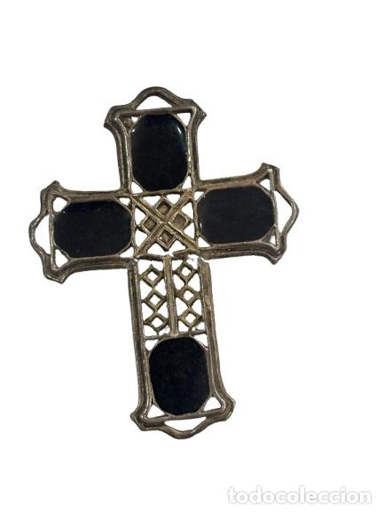 Antig&uuml;edades: Cruz Pectoral de Azabache y Plata