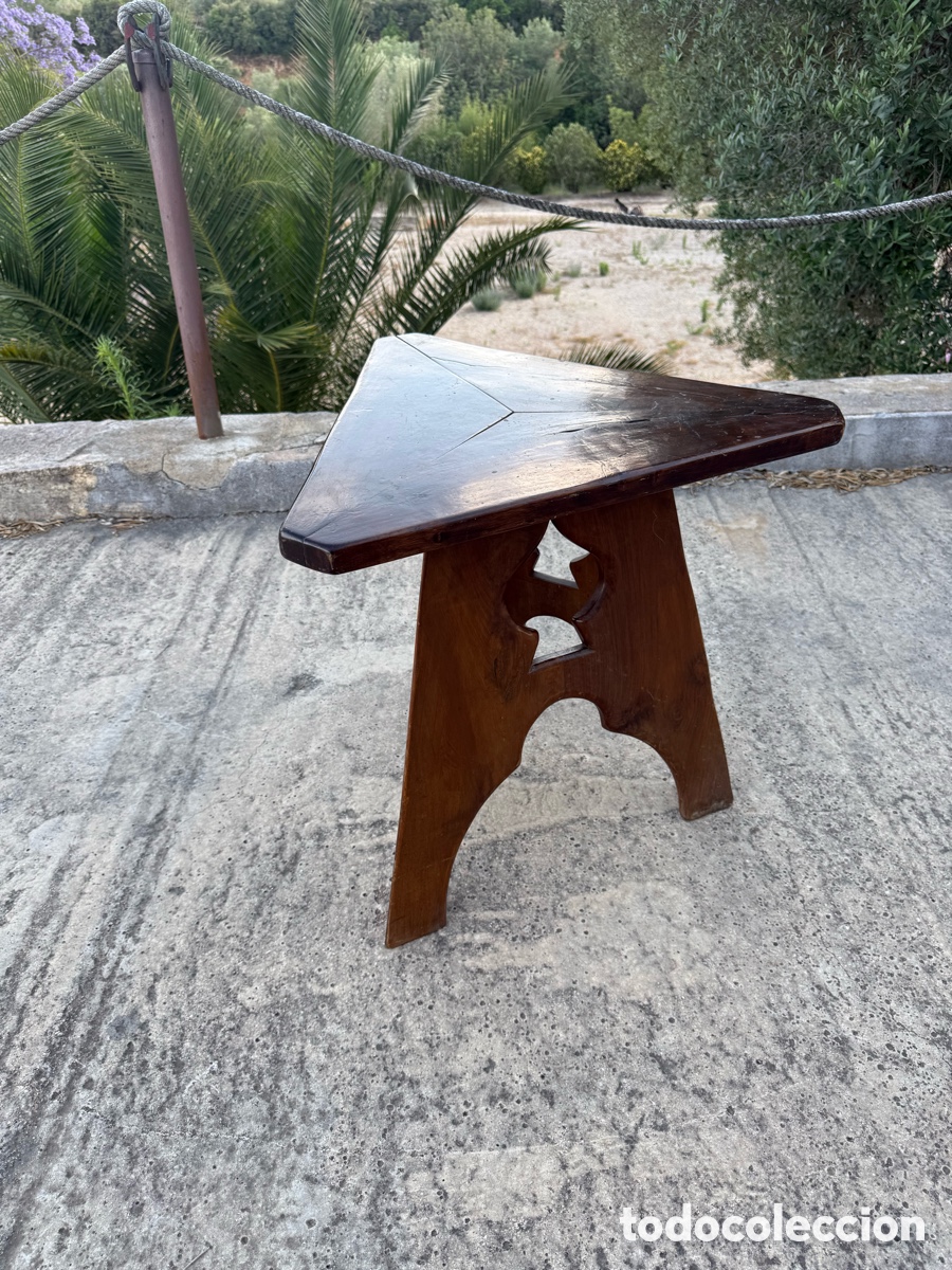 Antig&uuml;edades: Preciosa mesita auxiliar en madera de nogal cca.1950