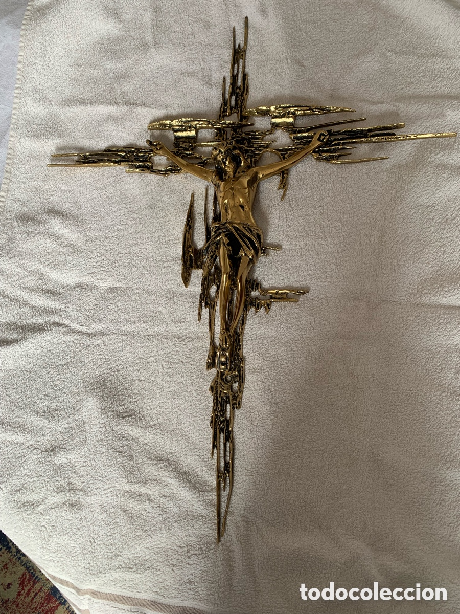 Antig&uuml;edades: Crucifijo grande de bronce de pared 78 ctms de alto