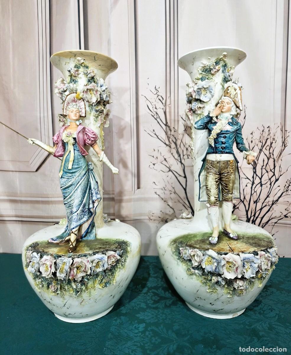 Antig&uuml;edades: Pareja de jarrones altos de may&oacute;lica porcelana del f. XVIII p. XIX