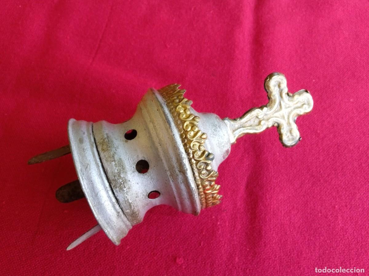 Antig&uuml;edades: Remate o terminaci&oacute;n antigua met&aacute;lica de farol o cirial religioso