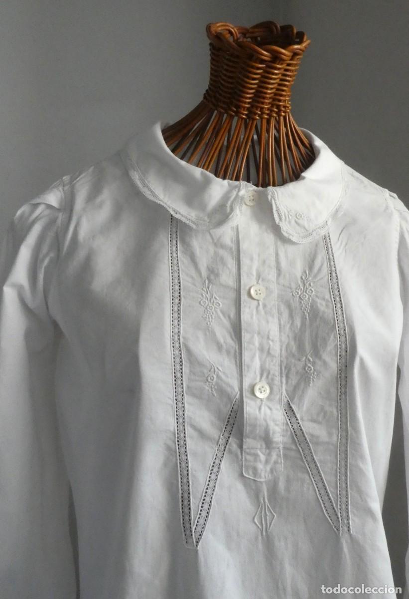 Antig&uuml;edades: ANTIGUO CAMIS&Oacute;N DE BATISTA BORDADA PPIO.S.XX