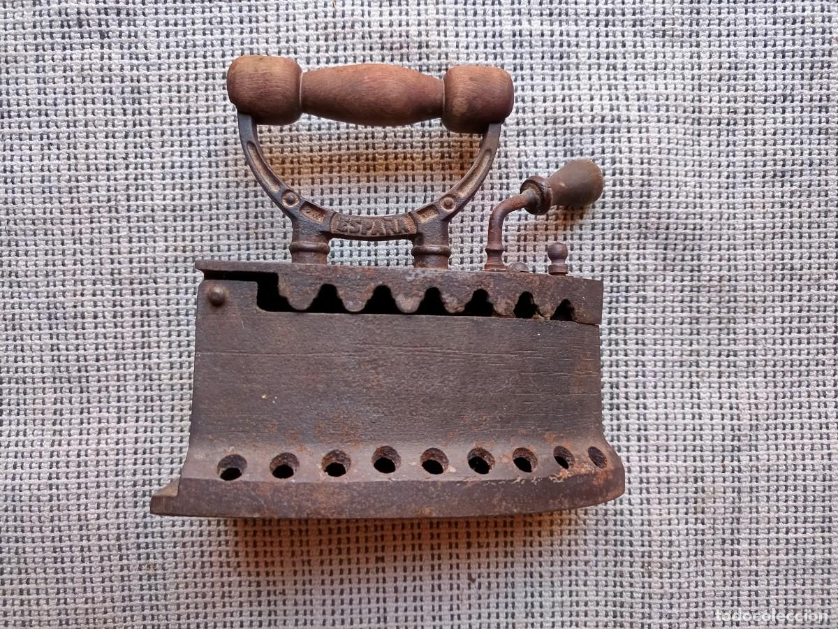 Antig&uuml;edades: Plancha hierro antigua U.C. - Foto 2