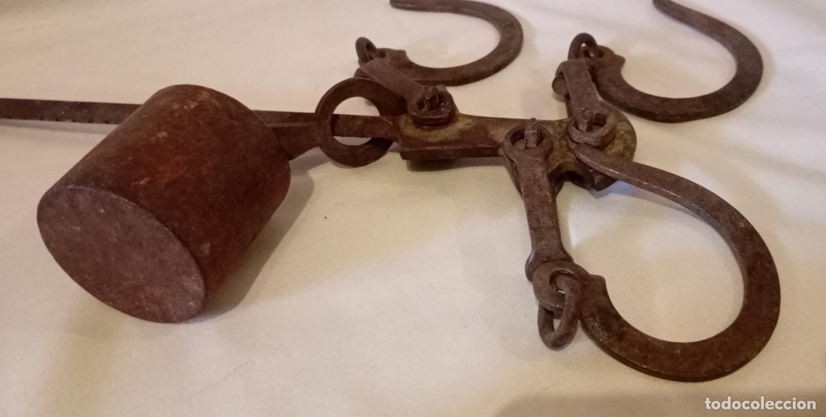 Antig&uuml;edades: B&aacute;scula romana antigua de hierro. - Foto 10