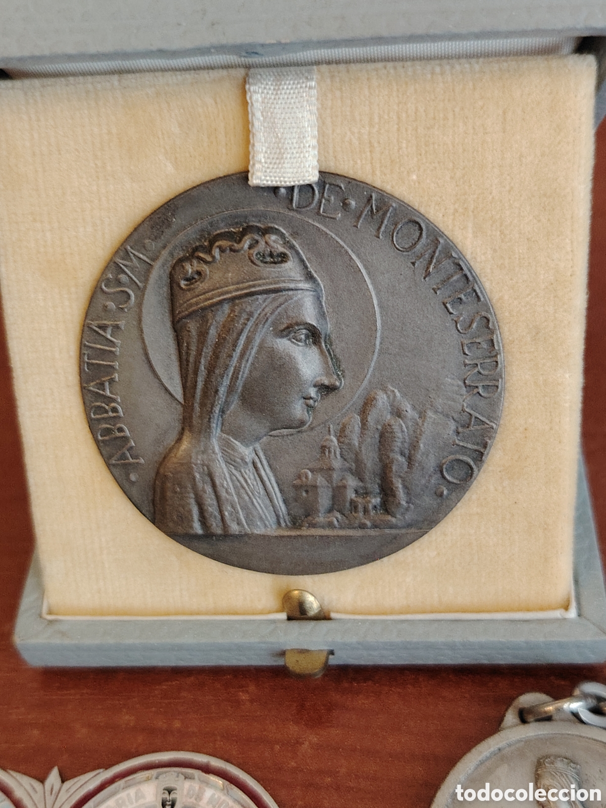 Antig&uuml;edades: Lote objetos Virgen de Montserrat - Foto 2
