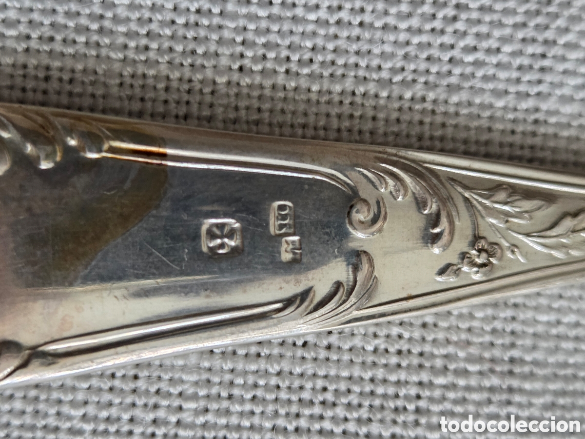 Antig&uuml;edades: Cuberteria Cruz de Malta plata 116 piezas con mueble (le falta un tenedor)