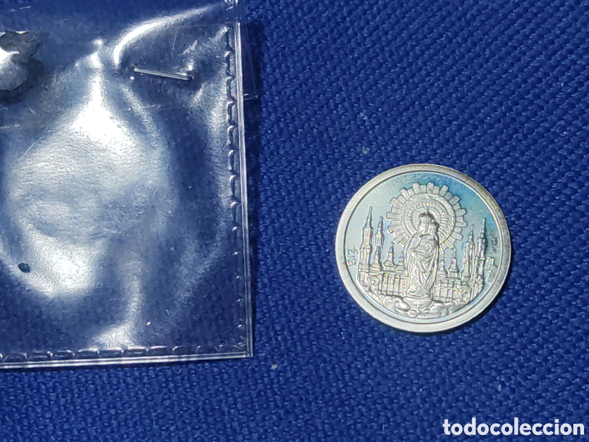 Antig&uuml;edades: Medalla de plata de la virgen del Pilar con la capilla San Braulio.
