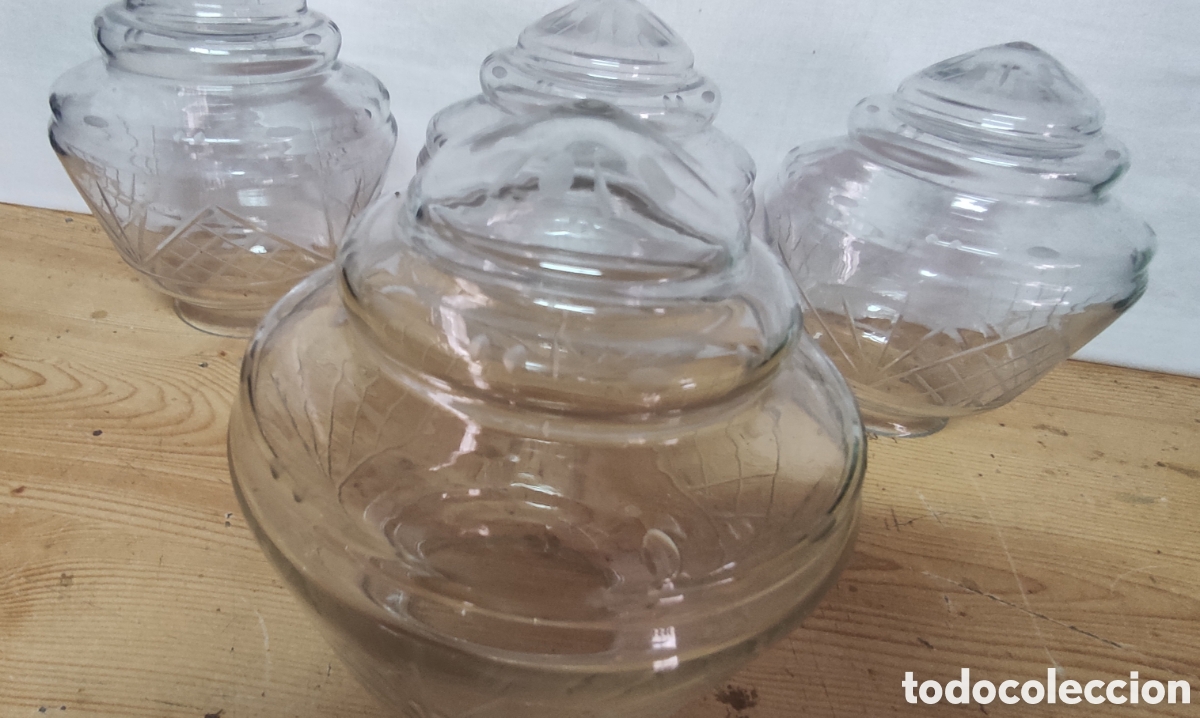 Antig&uuml;edades: Conjunto 4 tulipas talladas - Foto 1