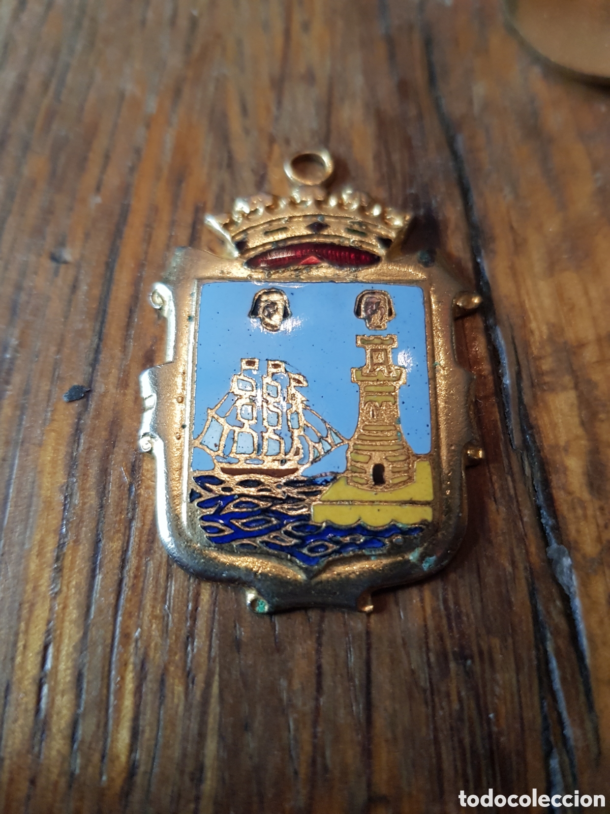 Antig&uuml;edades: ANTIGUA MEDALLA ESMALTADA