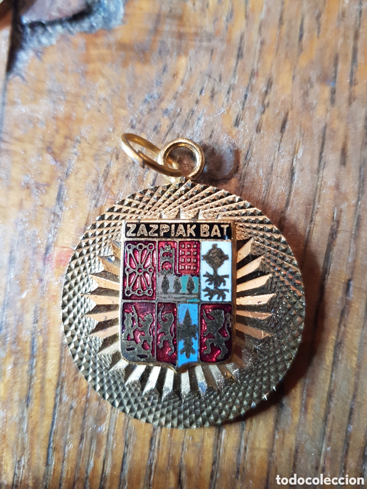 Antig&uuml;edades: ANTIGUA MEDALLA ESMALTADA