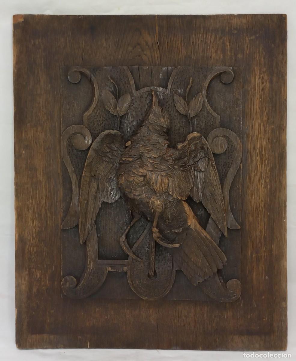 Antig&uuml;edades: ANTIGUO PANEL EN ALTO-RELIEVE DE MADERA TALLADA CON ESCENA , AVE DE CAZA