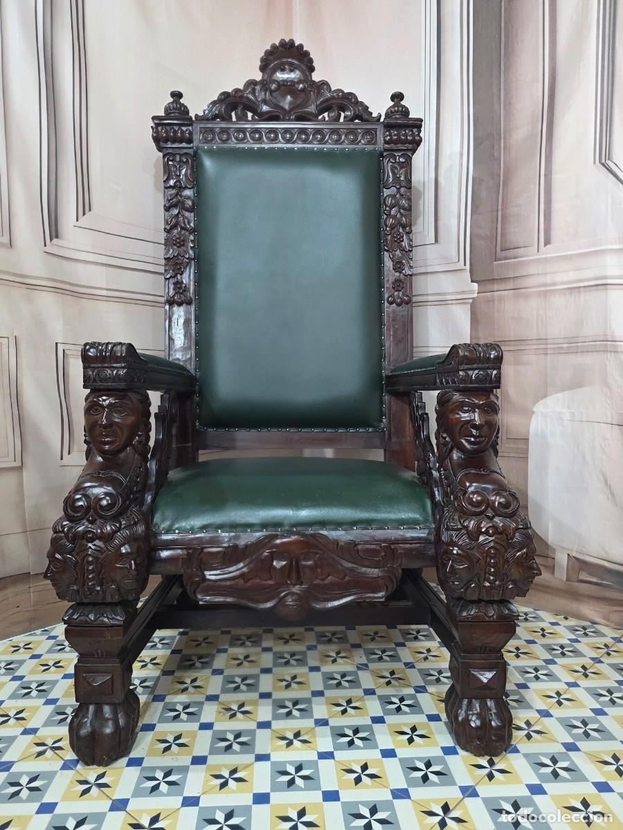 Antig&uuml;edades: Sill&oacute;n de trono en madera de caoba tallada con figuras de leones y tapizado en cuero