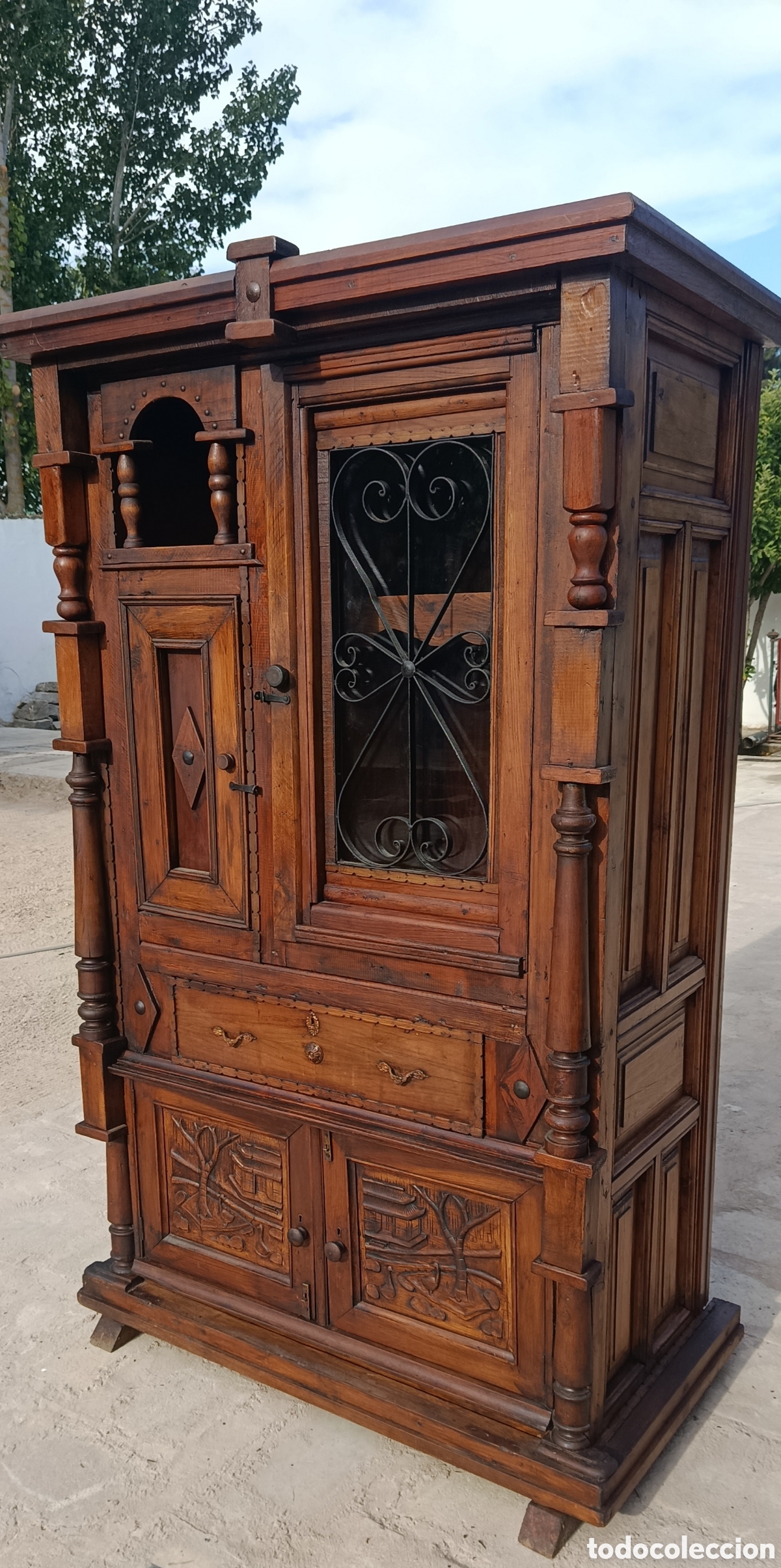 Antig&uuml;edades: Mueble para bodega de madera y forja