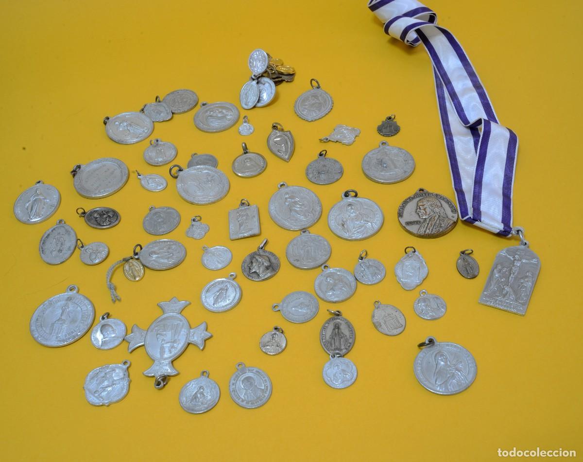 Antig&uuml;edades: GRAN LOTE DE 60 SESENTA MEDALLAS RELIGIOSAS ANTIGUAS, LA GRAN MAYORIA EN ALUMINIO