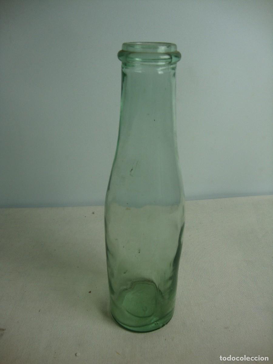 Antig&uuml;edades: Botella en cristal soplado para leche - Foto 1