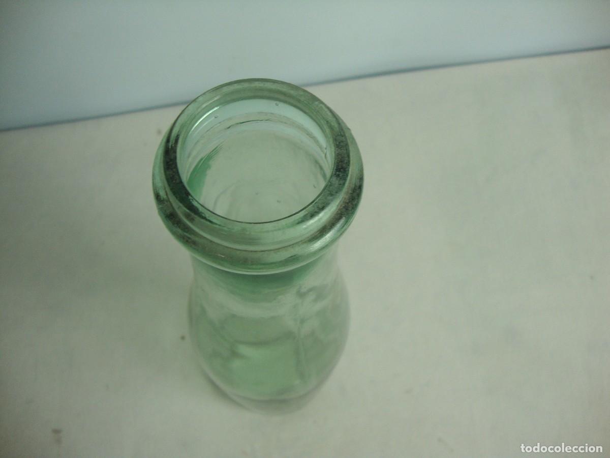 Antig&uuml;edades: Botella en cristal soplado para leche - Foto 2