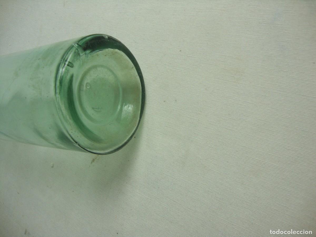 Antig&uuml;edades: Botella en cristal soplado para leche - Foto 3