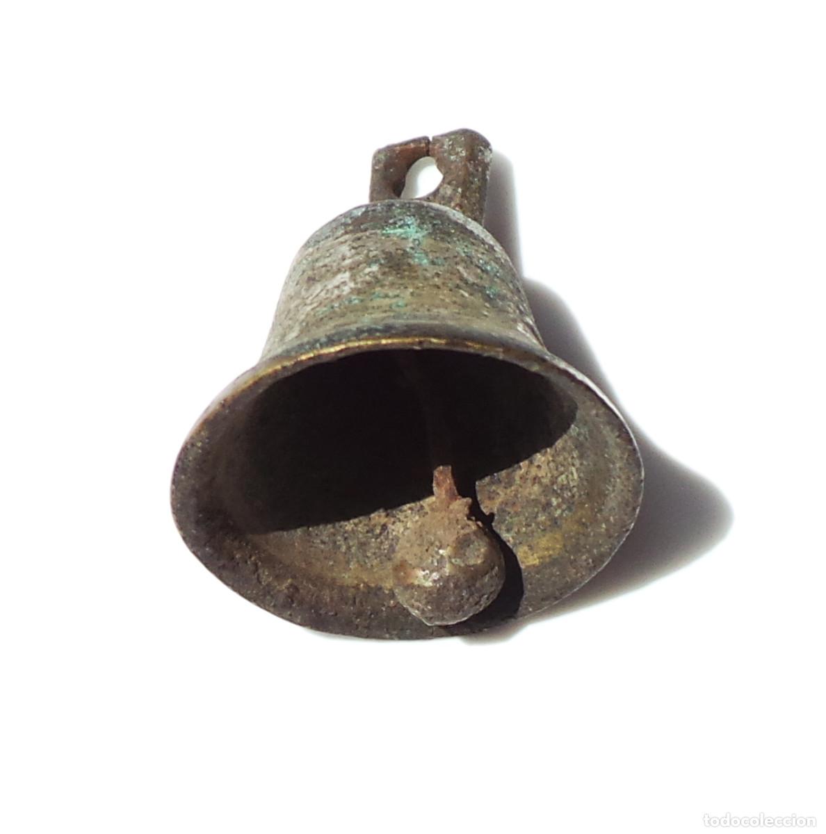 Antiques: CAMPANILLA DE BRONCE. SIGLO XIX. 4 CM DE ALTO POR 3,4 DI&Aacute;METRO.
