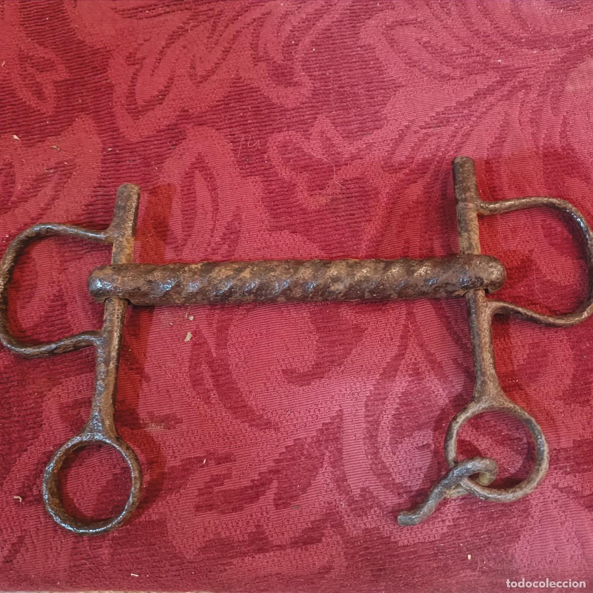 Antig&uuml;edades: Antiguo bocado o filete de caballo siglo XVIII