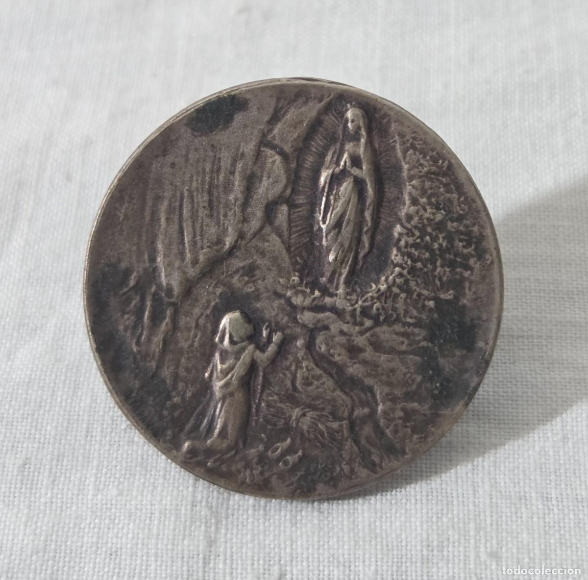 Antig&uuml;edades: Antigua placa virgen de Lourdes en metal plateado