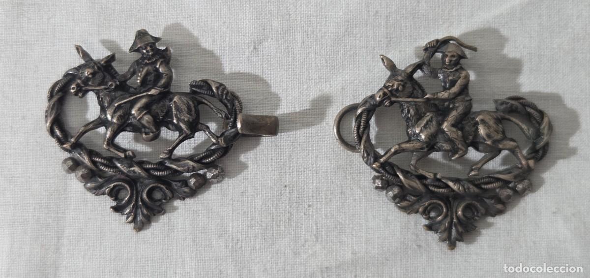 Antig&uuml;edades: Broche o cierre de capa en metal blanco, Napole&oacute;n