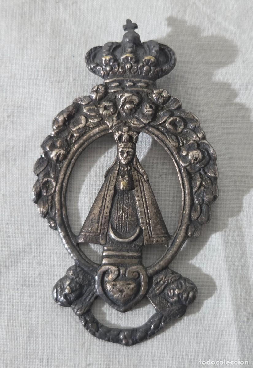 Antig&uuml;edades: Antigua medalla de virgen en metal plateado, Finales siglo XlX
