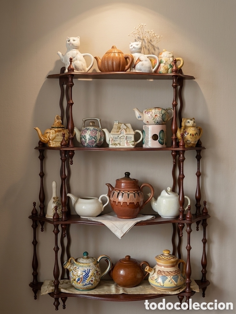 Antig&uuml;edades: Magn&iacute;fica estanter&iacute;a de madera