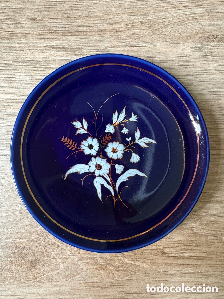 Antig&uuml;edades: (L818) Plato cer&aacute;mica azul cobalto &middot; flores blancas y oro &middot; decorativo &middot; 12 cm