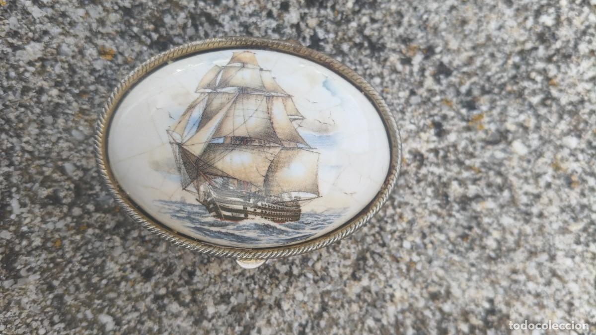 Antig&uuml;edades: Bo&icirc;te a pilules marine argent&eacute; et porcelaine fine sign&eacute; A.Heritage