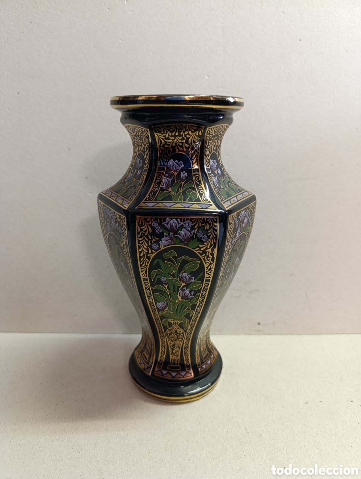 Antig&uuml;edades: JARRON DE PORCELANA VANIFER, PINTADA A MANO, DETALLES DORADOS