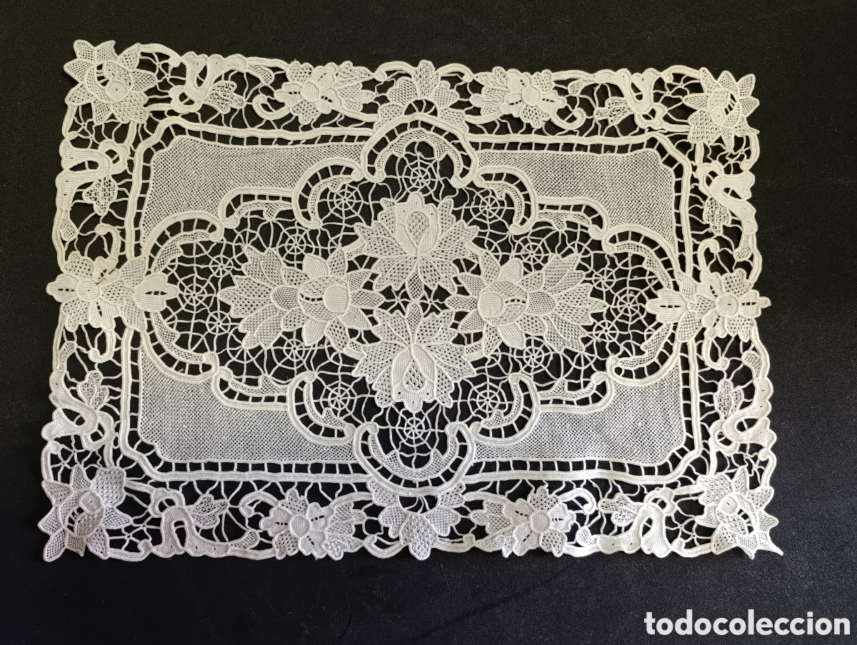 Antig&uuml;edades: ENCAJE DE BOLILLOS. PIEZA RECTANGULAR CON MOTIVOS FLORALES. - Foto 1