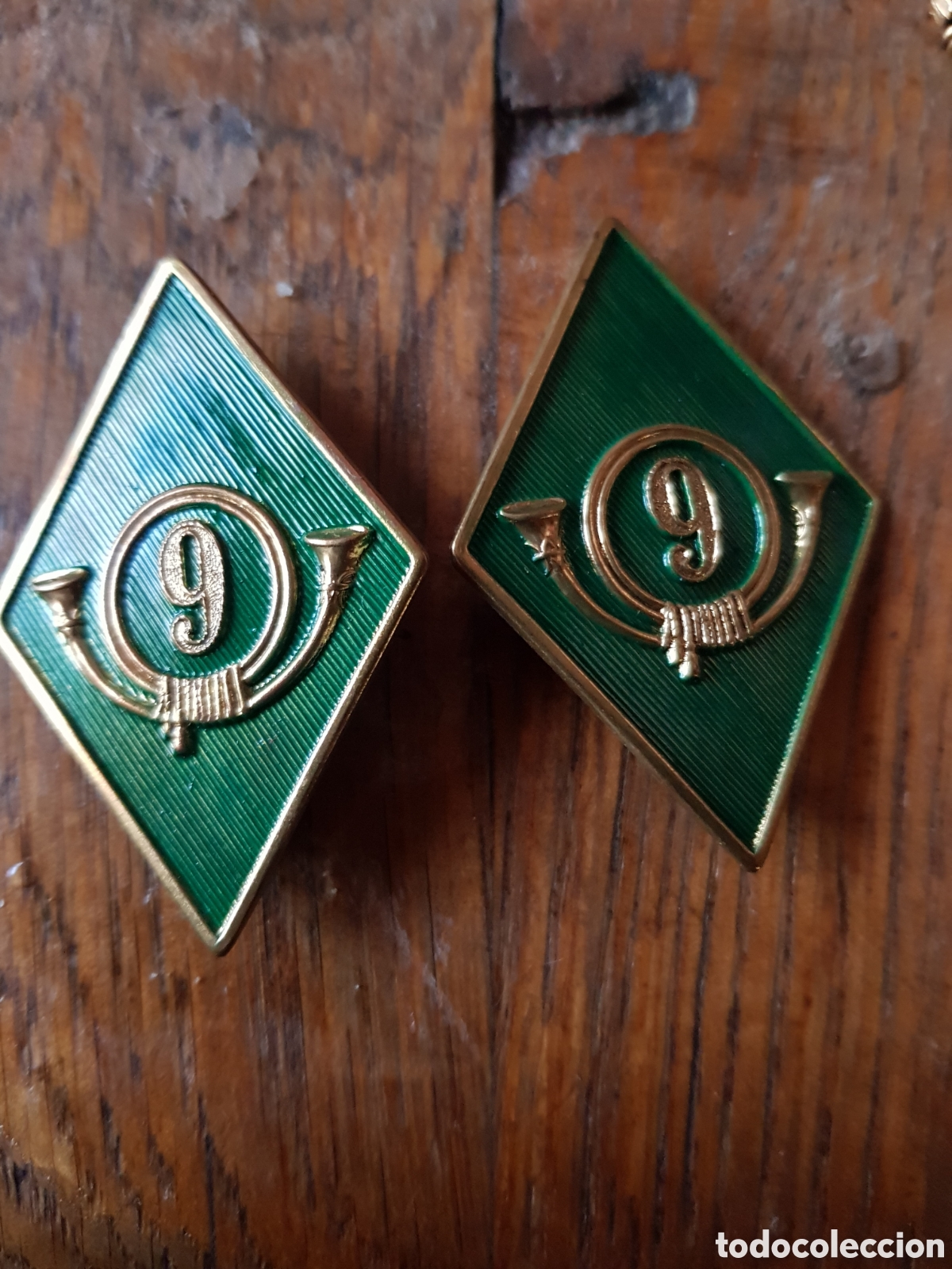 Antig&uuml;edades: LOTE DE 2 INSIGNIAS MILITARES