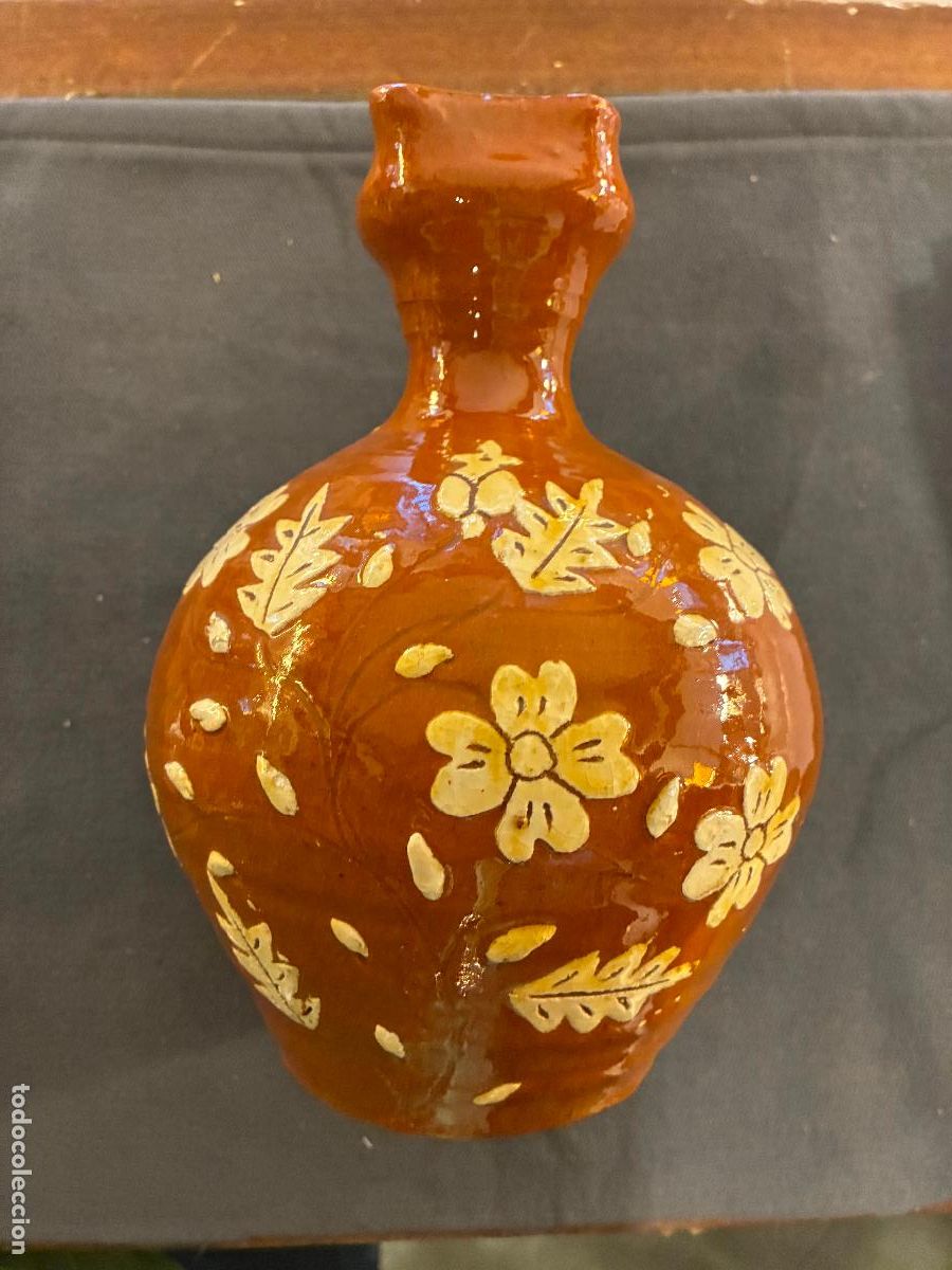 Antig&uuml;edades: Jarra, florero,cantaro cer&aacute;mica de Cuerva provincia de Toledo boca con cuatro lados 23x15 cm