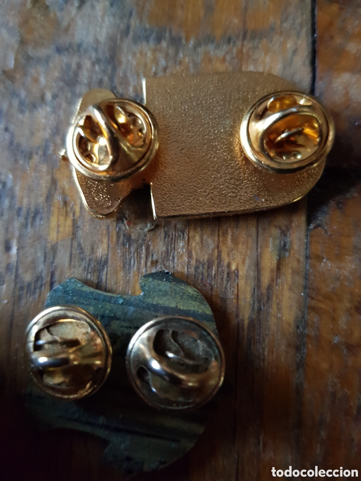 Antig&uuml;edades: LOTE DE 2 INSIGNIAS MILITARES - Foto 2