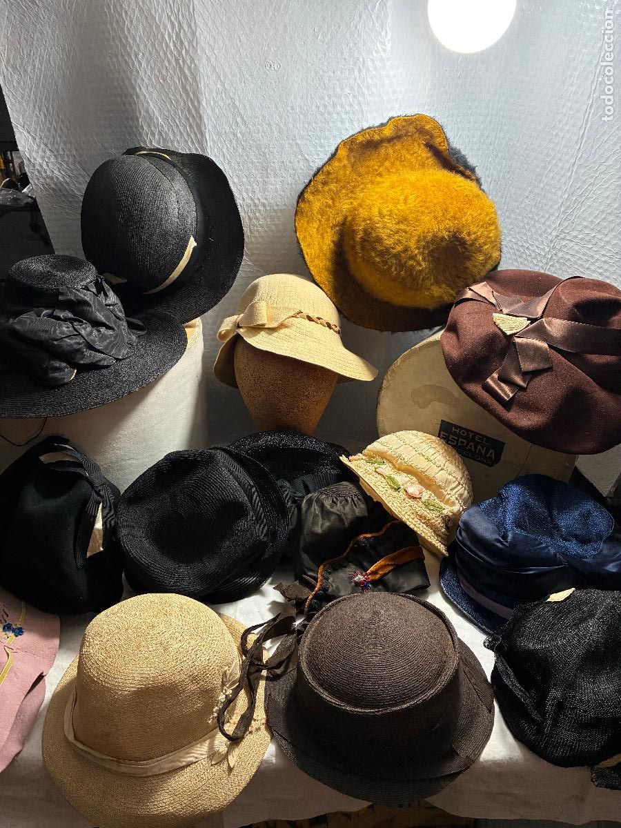 Antig&uuml;edades: Lote de 15 sombreros de mujer a&ntilde;os 20/30/40 algunos con se&ntilde;ales de uso ver fotos para estado