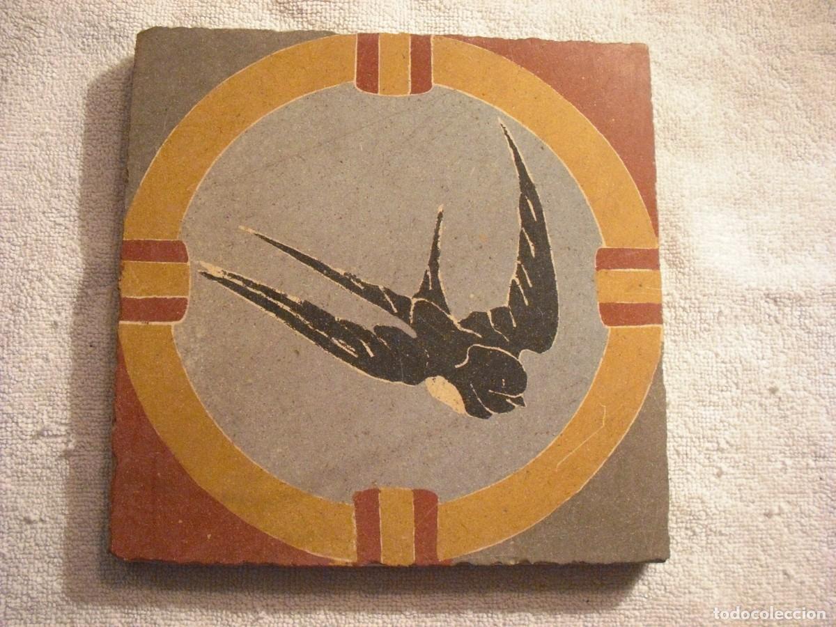 Antig&uuml;edades: ANTIGUA BALDOSA HIDRAULICA CON EL DIBUJO DE UN AGUILA . 20 X 20 CM