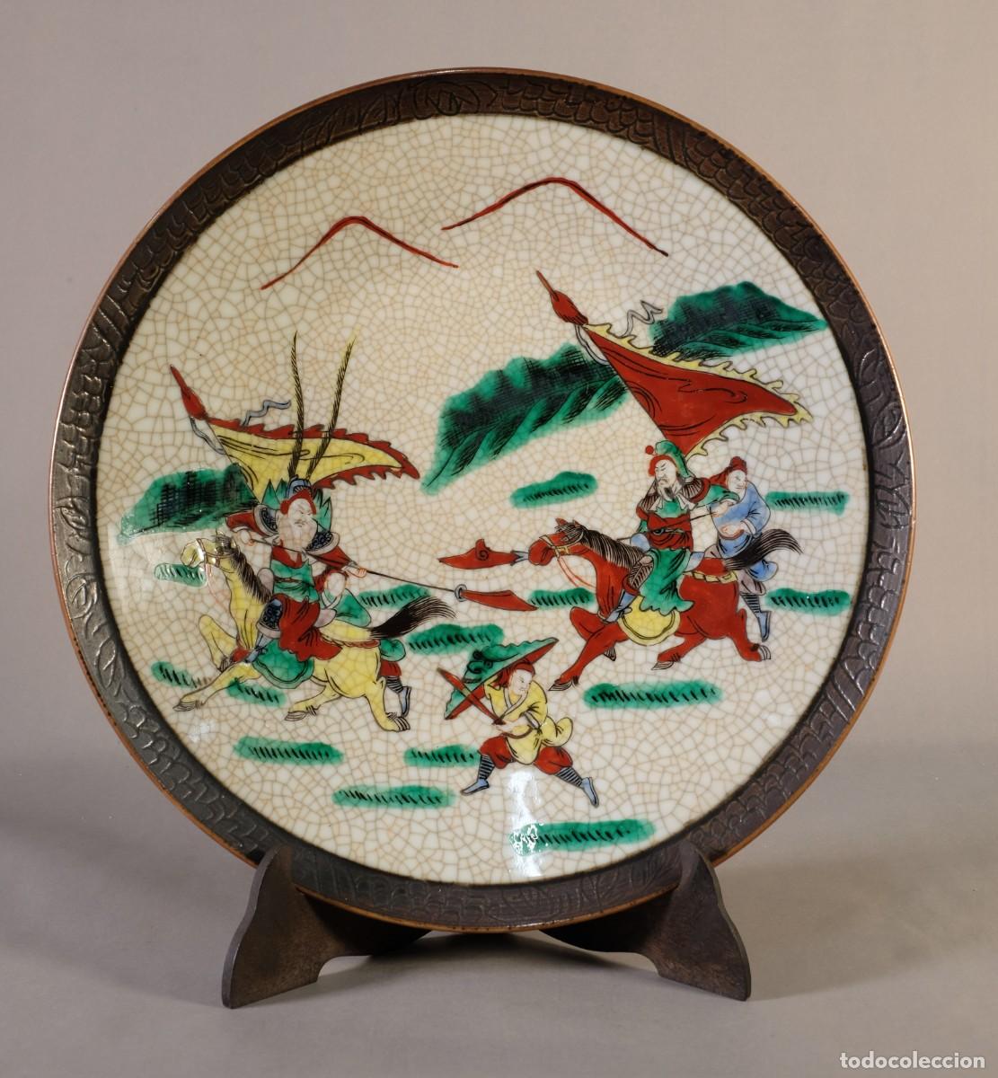Antig&uuml;edades: PLATO DE CER&Aacute;MICA CHINA PINTADO A MANO ESCENA B&Eacute;LICA
