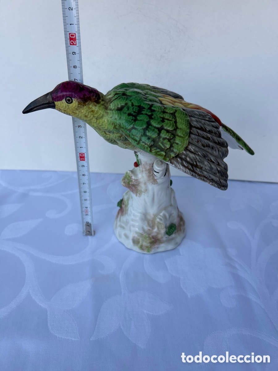 Antig&uuml;edades: Figura de p&aacute;jaro en Porcelana de Paris, Manufactura de Locre(La Courtille).