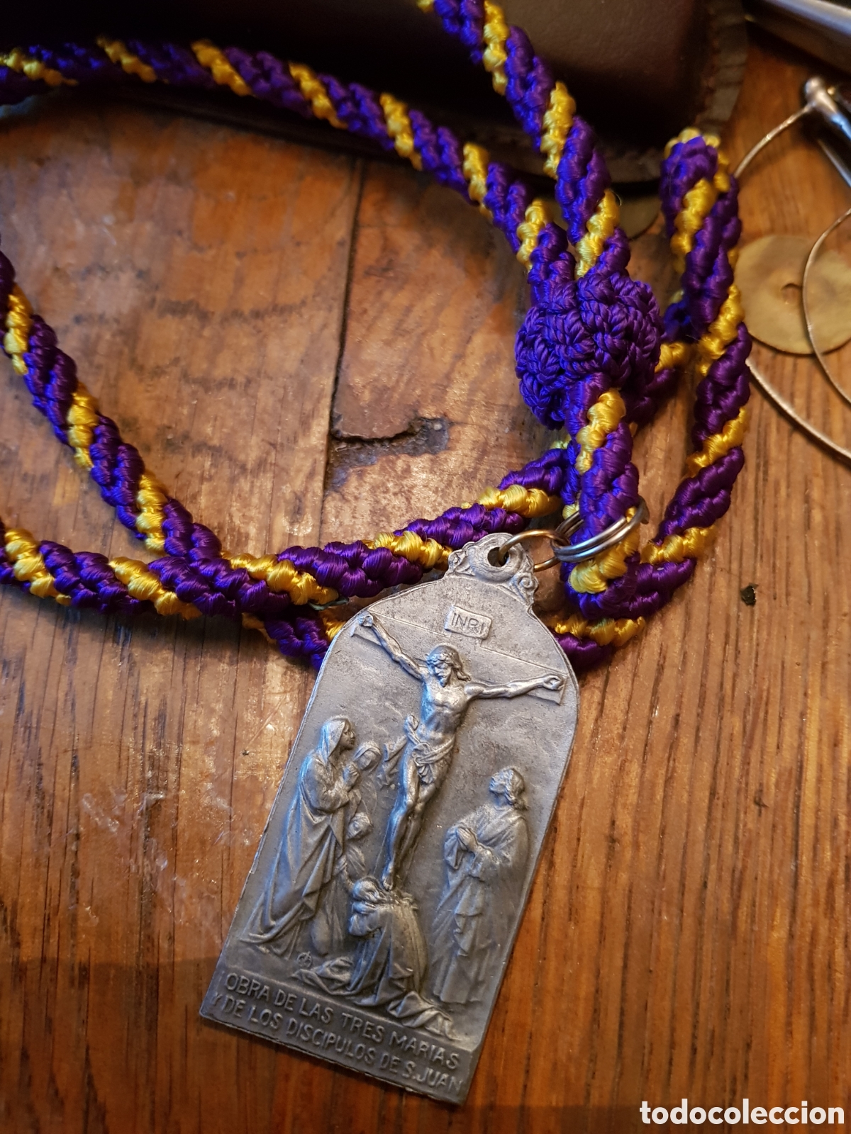 Antig&uuml;edades: ANTIGUA MEDALLA SAGRADOS CALVARIOS