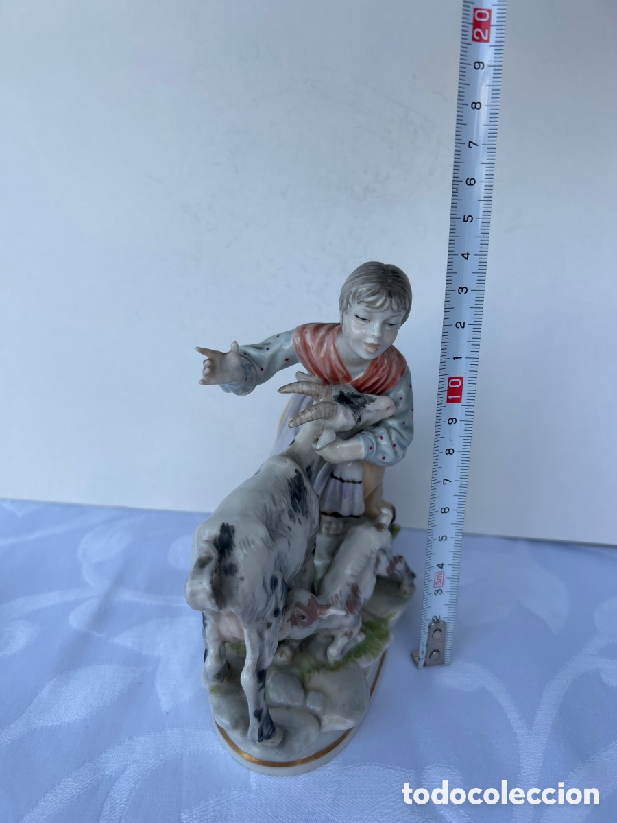 Antig&uuml;edades: Figura porcelana Joven Pastora con cabra y cabrito.